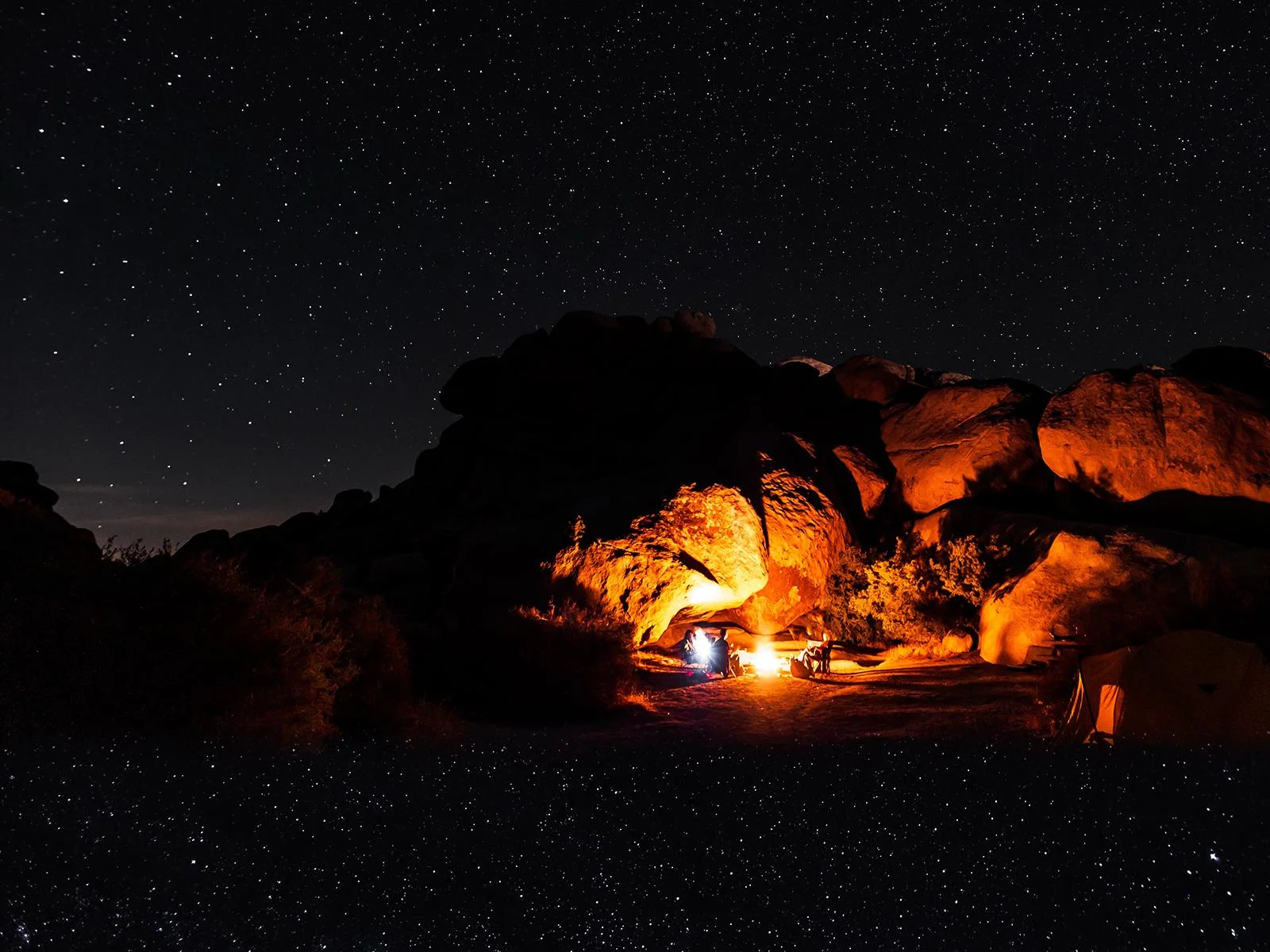 Pourquoi aimons-nous tant se retrouver autour d'un feu de cheminée